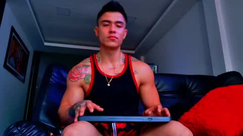 Snapshot of elian_craiggggg chatting on February 24, 8:07 pm Elian online show from February 24, 8:07 pm