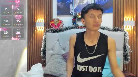 Elian Julian online show from November 19, 8:09 pm