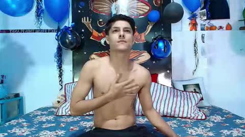 elias_salvatore_ online show from February 12, 5:30 pm