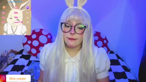 Snapshot of elicecooper chatting on November 25, 6:35 am Elice Cooper new account online show from November 25, 6:35 am