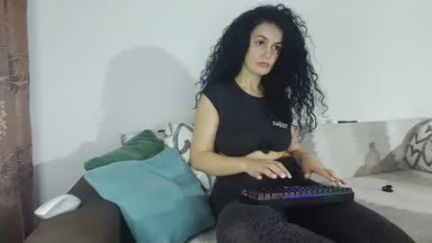 Snapshot of eliebullet chatting on October 2, 5:53 pm eliebullet online show from October 2, 5:53 pm