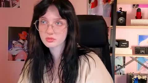 Ellie online show from September 14, 8:08 pm