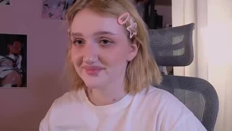 Snapshot of eliejay chatting on February 3, 6:40 am Ellie online show from February 3, 6:40 am