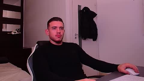 ElijahThorne online show from December 22, 8:11 am