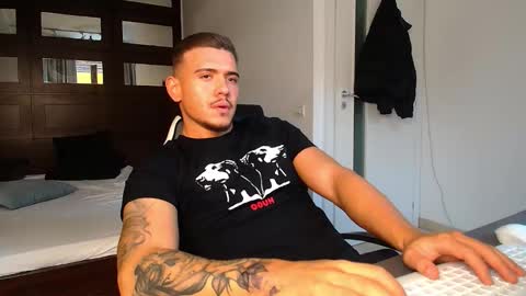 Snapshot of elijahthorne chatting on February 19, 10:11 am ElijahThorne online show from February 19, 10:11 am
