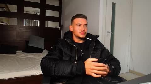 Snapshot of elijahthorne chatting on February 26, 10:36 am ElijahThorne online show from February 26, 10:36 am
