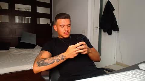 Snapshot of elijahthorne chatting on February 27, 9:31 am ElijahThorne online show from February 27, 9:31 am