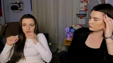 Elin online show from May 8, 1:49 pm