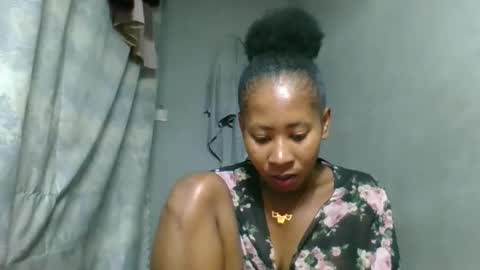 Snapshot of elina981 chatting on February 7, 8:29 am elina981 online show from February 7, 8:29 am