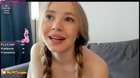 Snapshot of elina_milller chatting on February 20, 6:19 am elina_milller online show from February 20, 6:19 am