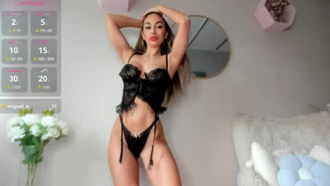Snapshot of elinamoon_ chatting on May 9, 7:13 am Elina online show from May 9, 7:13 am