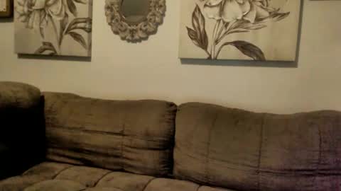 Snapshot of elinareign chatting on February 11, 12:37 am ElinaReign online show from February 11, 12:37 am