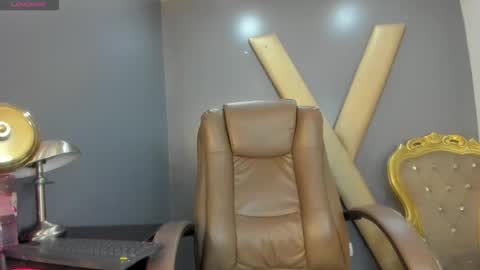 Elinne hendrix  online show from September 15, 1:00 pm