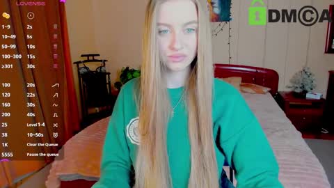 Snapshot of elinor_faith chatting on January 3, 12:19 pm elinor_faith online show from January 3, 12:19 pm