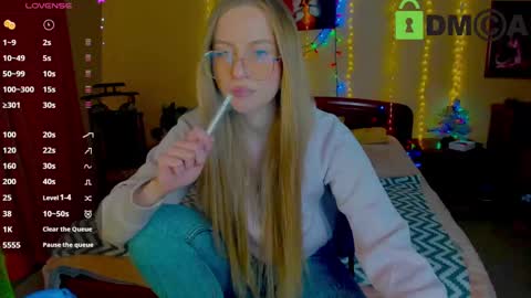 Snapshot of elinor_faith chatting on January 5, 12:31 pm elinor_faith online show from January 5, 12:31 pm