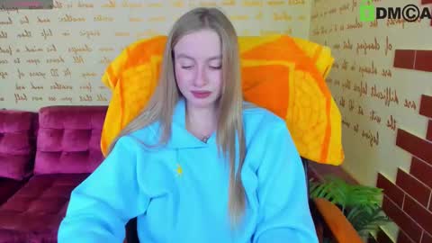 Snapshot of elinor_faith chatting on October 17, 8:00 pm elinor_faith online show from October 17, 8:00 pm