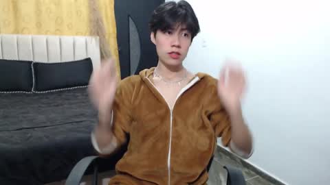 Snapshot of elio_collem chatting on December 6, 8:05 am ELIO online show from December 6, 8:05 am