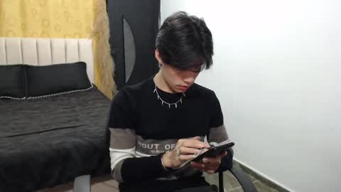 Snapshot of elio_collem chatting on December 7, 8:11 am ELIO online show from December 7, 8:11 am