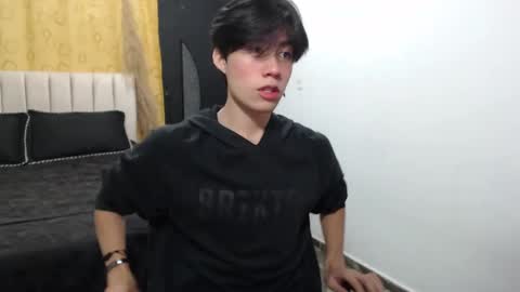 Snapshot of elio_collem chatting on December 12, 8:57 am ELIO online show from December 12, 8:57 am