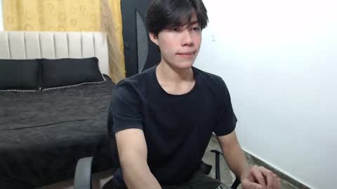 Snapshot of elio_collem chatting on December 14, 8:23 am ELIO online show from December 14, 8:23 am