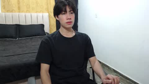 Snapshot of elio_collem chatting on February 2, 8:02 am ELIO online show from February 2, 8:02 am