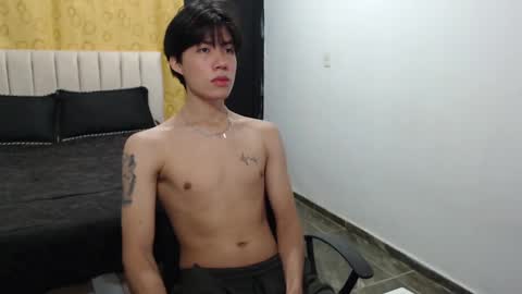 Snapshot of elio_collem chatting on February 4, 8:13 am ELIO online show from February 4, 8:13 am