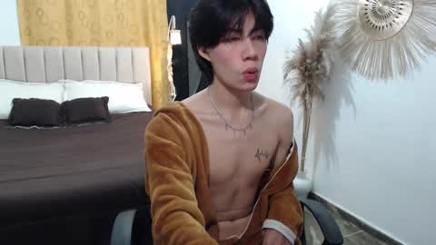 Snapshot of elio_collem chatting on November 6, 8:26 am ELIO online show from November 6, 8:26 am