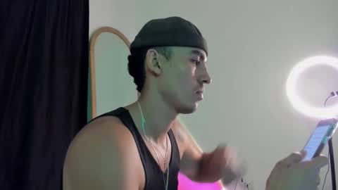 Snapshot of elio_dicaprio chatting on November 7, 2:44 am elio_dicaprio online show from November 7, 2:44 am