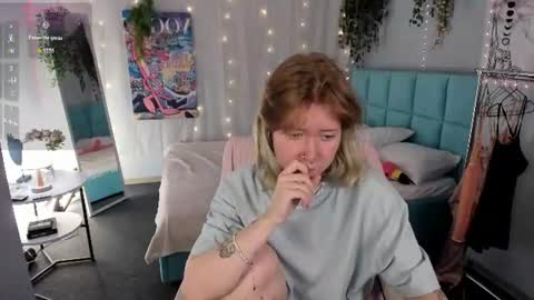 Snapshot of elira_vane chatting on July 16, 2:39 am Elira Vane online show from July 16, 2:39 am