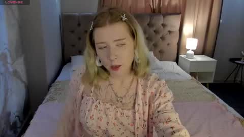 Snapshot of elira_vane chatting on July 20, 2:59 am Elira Vane online show from July 20, 2:59 am