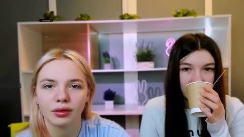 Snapshot of elis_sunny chatting on February 3, 6:22 am elis_sunny online show from February 3, 6:22 am