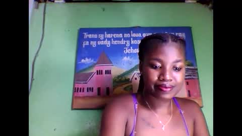 Snapshot of elisabeth2525 chatting on February 1, 2:45 pm elisabeth2525 online show from February 1, 2:45 pm