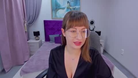 Snapshot of elisabethmills chatting on December 8, 2:52 pm Elisabeth online show from December 8, 2:52 pm