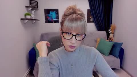 Snapshot of elisabethmills chatting on January 3, 4:37 pm Elisabeth online show from January 3, 4:37 pm