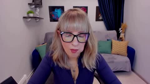 Snapshot of elisabethmills chatting on January 16, 5:12 pm Elisabeth online show from January 16, 5:12 pm