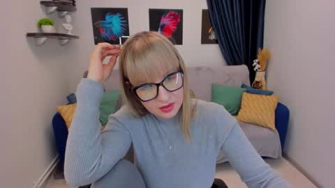 Snapshot of elisabethmills chatting on January 26, 1:47 pm Elisabeth online show from January 26, 1:47 pm