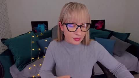 Snapshot of elisabethmills chatting on February 2, 2:45 pm Elisabeth online show from February 2, 2:45 pm