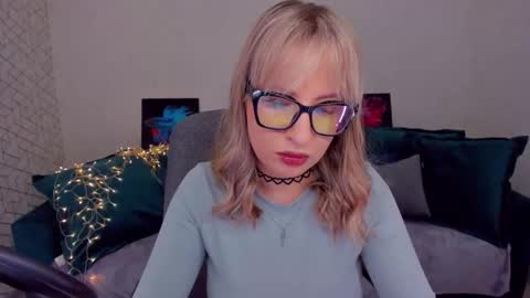 Snapshot of elisabethmills chatting on February 20, 2:35 pm Elisabeth online show from February 20, 2:35 pm