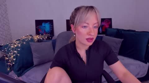 Snapshot of elisabethmills chatting on February 24, 4:58 pm Elisabeth online show from February 24, 4:58 pm