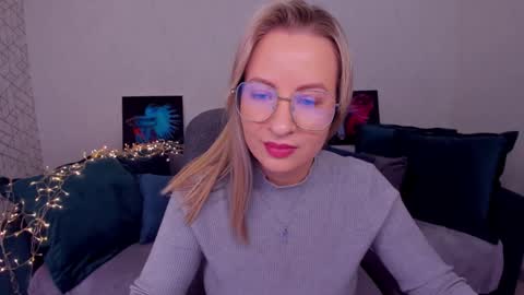 Snapshot of elisabethmills chatting on March 5, 12:11 pm Elisabeth online show from March 5, 12:11 pm