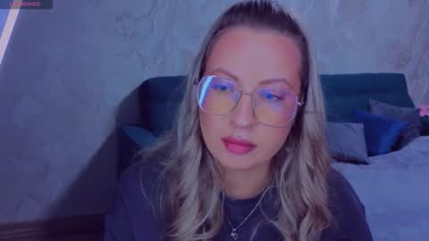 Snapshot of elisabethmills chatting on September 16, 7:15 pm Elisabeth online show from September 16, 7:15 pm