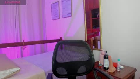 Snapshot of elisabetta_amour chatting on April 29, 10:19 am Eli online show from April 29, 10:19 am