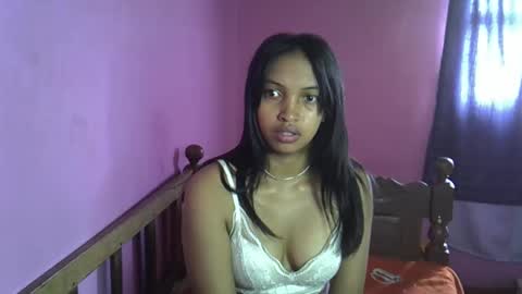 elisah01 online show from April 11, 7:45 am