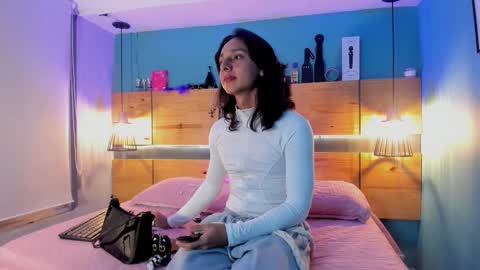 Snapshot of elisasue chatting on February 24, 3:26 am Elisa Sue online show from February 24, 3:26 am