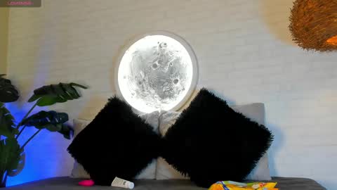 Snapshot of elise_diamond chatting on March 9, 10:41 pm Elise diamond online show from March 9, 10:41 pm
