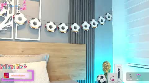 Elise Play Boobs online show from June 16, 9:50 pm