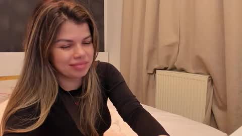 Elly online show from March 25, 11:00 pm