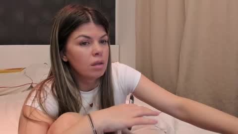 Elly online show from April 16, 8:09 pm