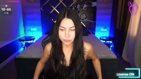 elisevelour online show from November 15, 1:51 pm