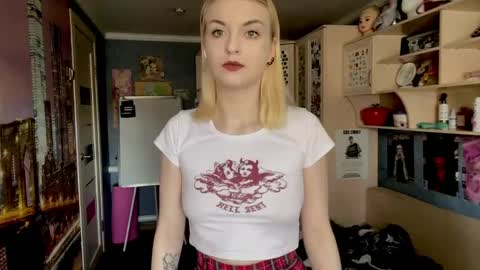 Kate online show from May 4, 10:11 am
